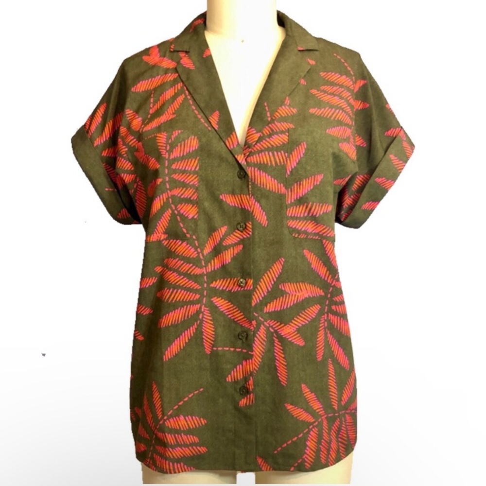Tropical leaves pink on olive green button up short sleeve blouse top size small